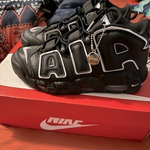 Women’s Nike air Uptempo size 8